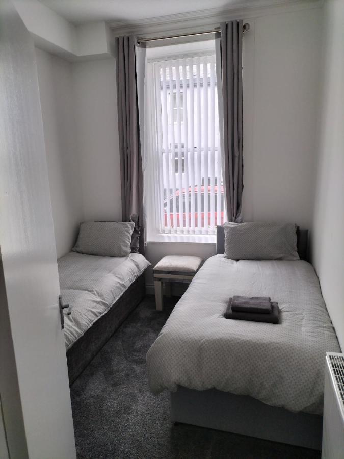 Maze Great Escape Apartment Ayr Bagian luar foto