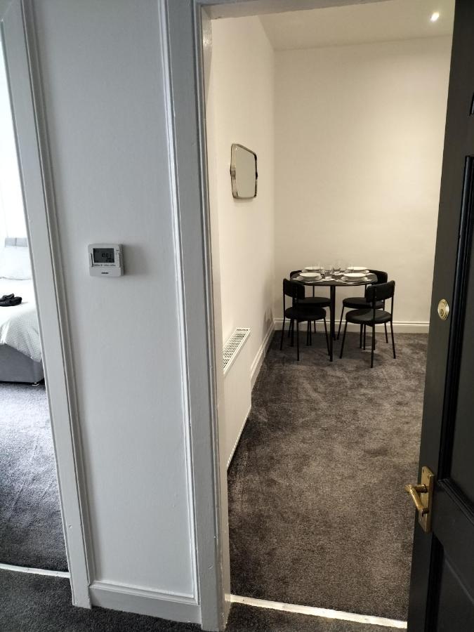 Maze Great Escape Apartment Ayr Bagian luar foto