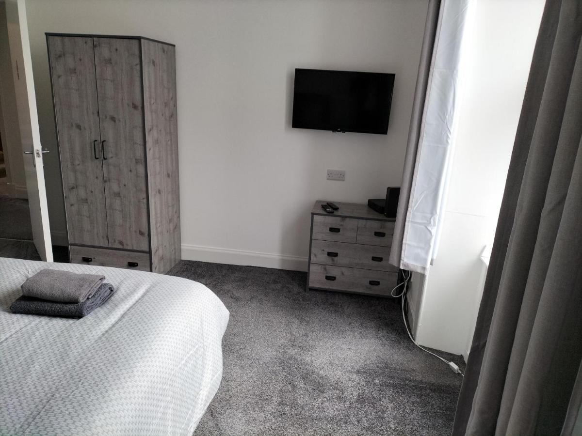 Maze Great Escape Apartment Ayr Bagian luar foto