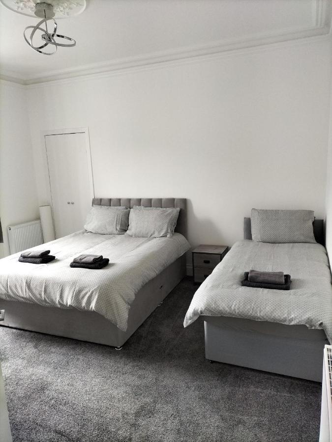Maze Great Escape Apartment Ayr Bagian luar foto