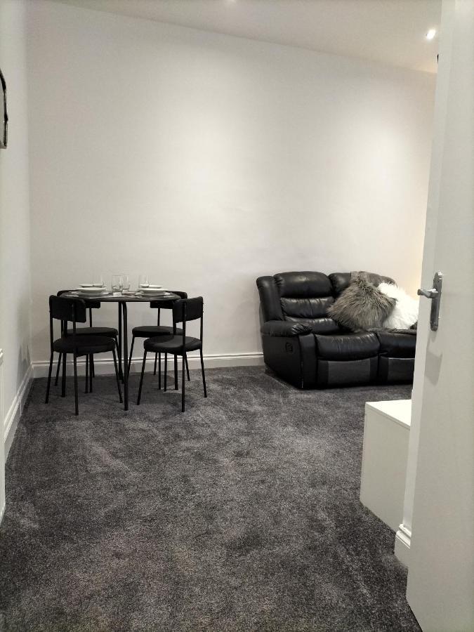 Maze Great Escape Apartment Ayr Bagian luar foto