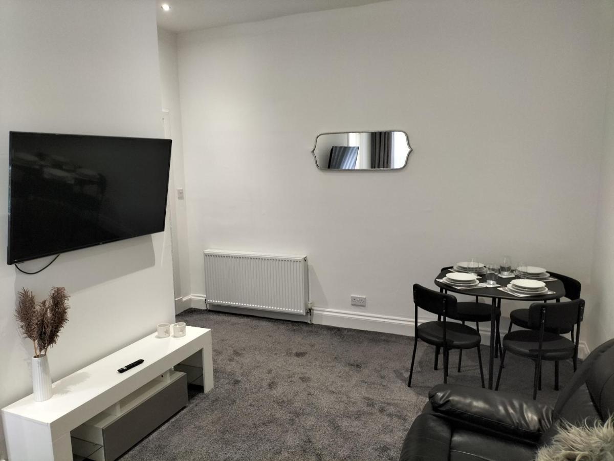 Maze Great Escape Apartment Ayr Bagian luar foto