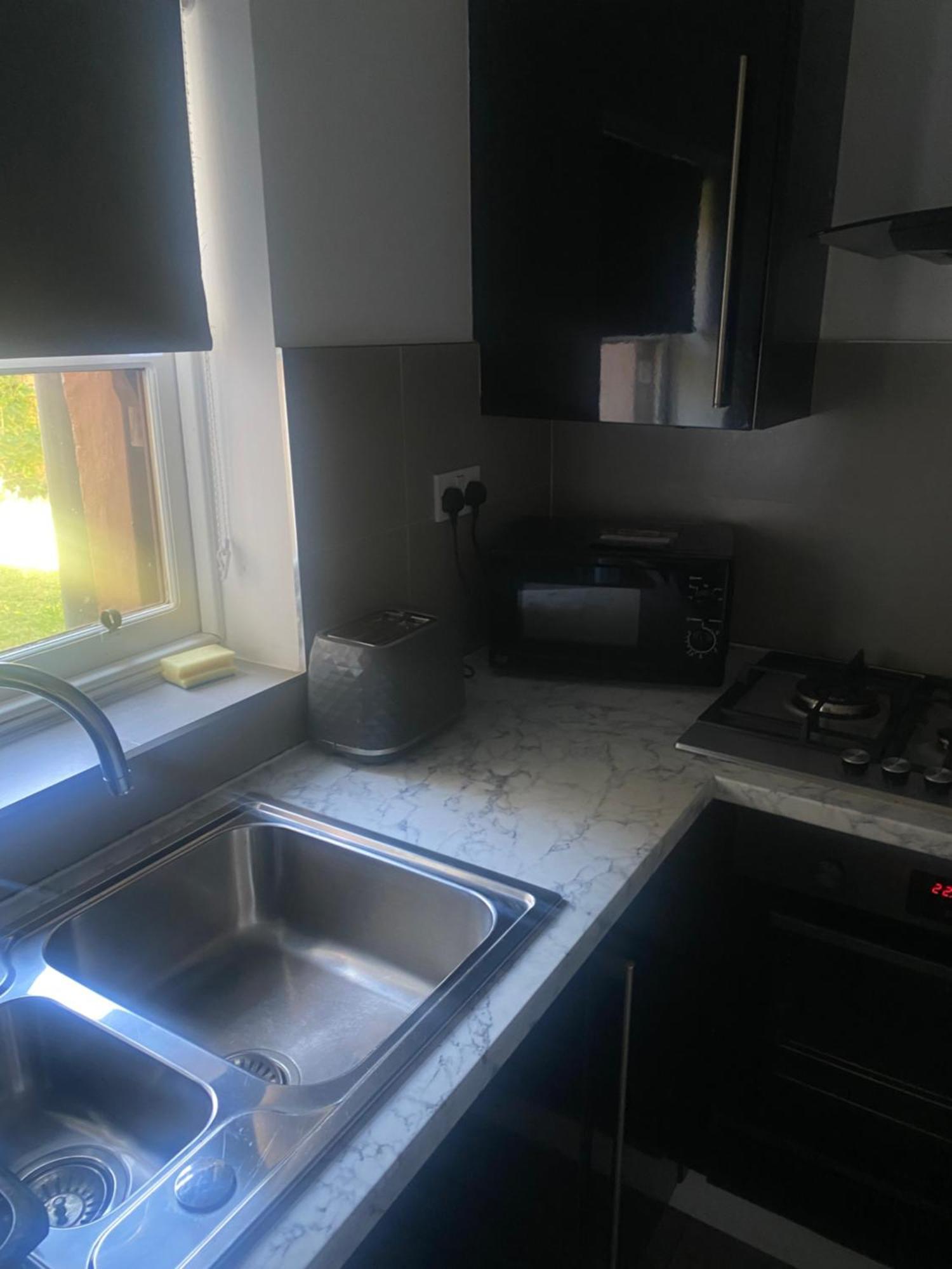 Maze Great Escape Apartment Ayr Bagian luar foto