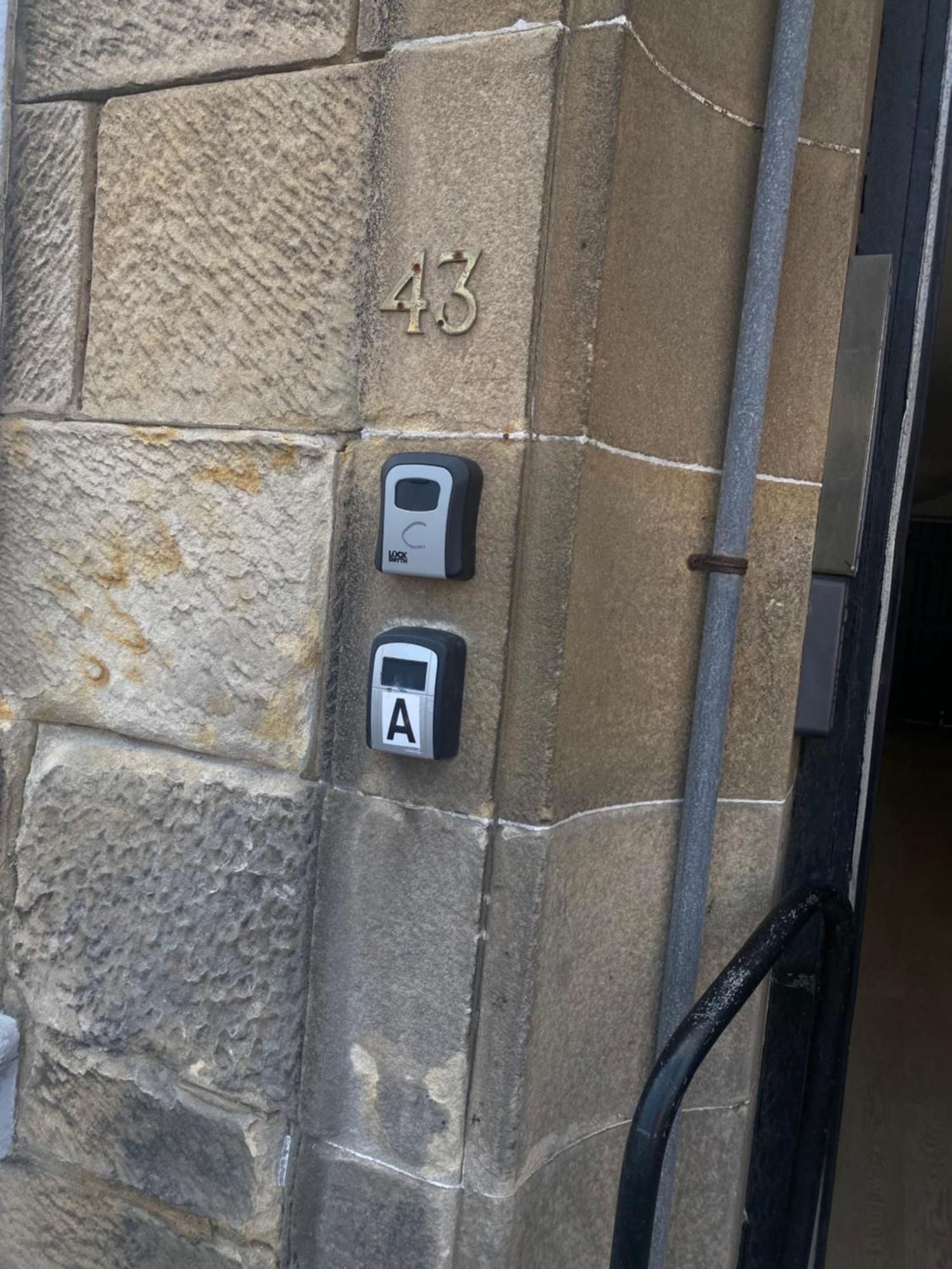 Maze Great Escape Apartment Ayr Bagian luar foto